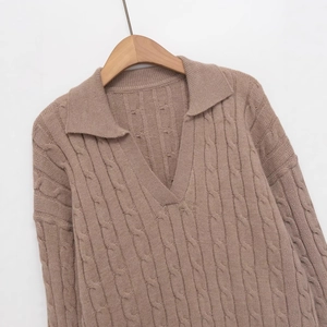 Women's cable knit sweater with lapel V-neck and long sleeves in earthy brown color
