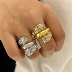 Ring Aus Edelstahl Für Damen Geometrisches Kreatives Bypass-Design Mit Zirkonia PVD-Beschichtet Läuft Nicht An