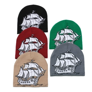 Lot de cinq bonnets en maille avec motifs de voiliers pour la chaleur hivernale