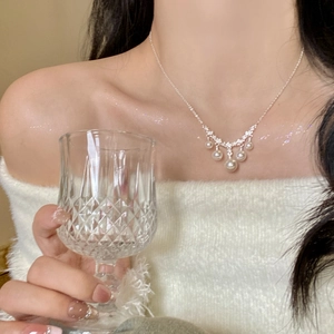 Elegant pearl pendant necklace with zircon detailing on an Asian female model.
