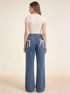 Jean large taille haute bleu délavé pour femme avec nœuds élégants en soie sur les poches