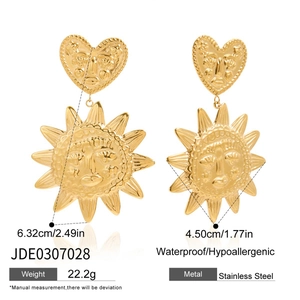 Dimensions détaillées des boucles d'oreilles soleil et cœur dorées vintage de 6,32 cm