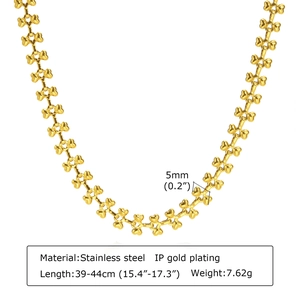 Detail of gold stainless steel heart link chain necklace with 5mm width and measurements