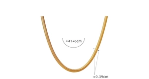 Detail van een gouden platte slangenketting van 0,39cm met lengte van 41+6cm