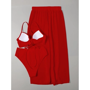 Ensemble bikini rouge 3 pièces avec haut licou, culotte haute et jupe de plage