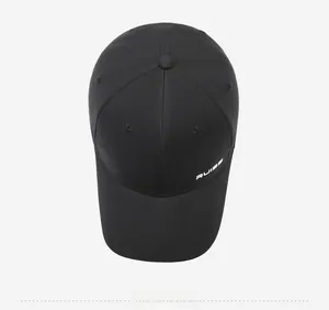 Vue de dessus d'une casquette de baseball noire avec logo RUIES et structure à 6 pans