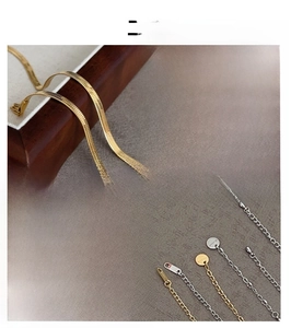 Detail of 18K gold plated snake chain showing the adjustable 5-6cm extension link