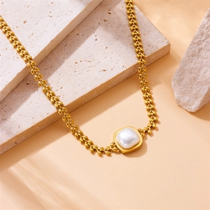 Vintage gold-plated stainless steel wheat chain necklace with square pearl pendant