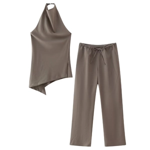 Ensemble chic femme deux pièces avec haut dos nu marron foncé et pantalon large fluide