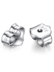 Makroaufnahme von S925 Sterlingsilber Ohrmuttern mit eingestanztem 925er Prüfsiegel