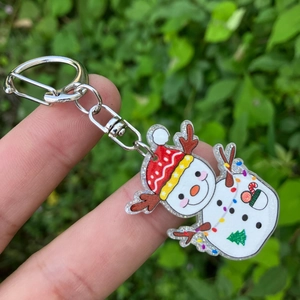 Porte-clés bonhomme de neige en acrylique pailleté avec bois de renne et décorations