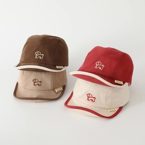 Set di quattro cappellini da baseball per neonati in cotone con ricamo cane
