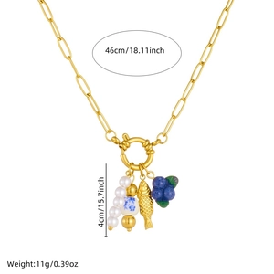 Collier doré avec pendentifs poisson, perle et baie, longueur 46cm avec dimensions