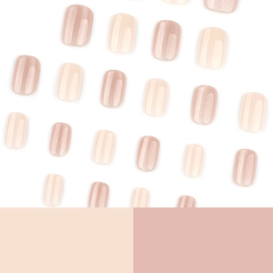 Faux ongles courts carrés minimalistes effet œil de chat nude et paillettes dorées