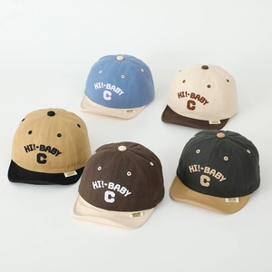 Baby-Baseballkappe aus Baumwolle mit Cbaby-Stickerei und mehrfarbigem Design