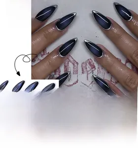 Détails de faux ongles amande œil de chat bleu foncé avec bordure métallique argentée
