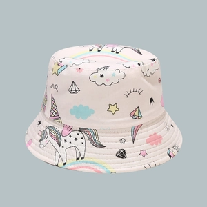 Cappello a secchiello rosa in cotone per bambini con motivi di unicorni e arcobaleni