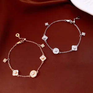 Bracelet trèfle élégant plaqué or 18 carats avec nacre et pierres de zircon