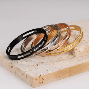 Set of four grooved stainless steel bracelets with crystals in gold, silver and rose gold