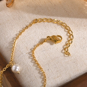 Collana a Y in acciaio inossidabile placcato oro 18K con perla e chiusura a moschettone