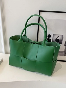 Chic green woven tote bag with large capacity and dual handles for summer style