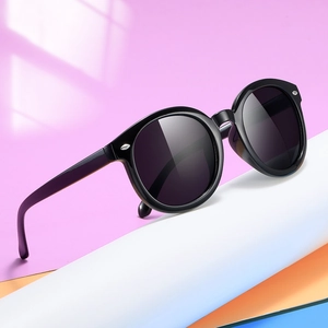 Lunettes de soleil rondes pour enfants en noir brillant avec protection UV et décor argenté