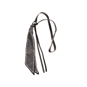 Élégant foulard en soie à pois noir et blanc avec fine sangle en cuir noir tendance