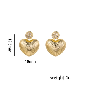 Strukturierte goldene Herzohrringe mit kleinem Ring und Maßen 12,5 mm x 10 mm