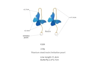 Blaue Schmetterling Ohrhänger mit Titanstahl-Kette und weißen Perlen-Details