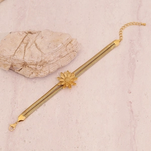 Double-layered gold flower bracelet with snake chain and adjustable daisy pendant charm