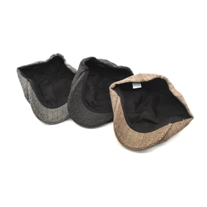 Casquettes plates en tweed à chevrons pour hommes en gris et marron avec doublure