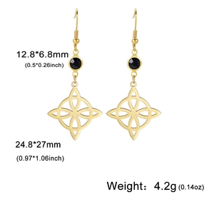 Boucles d'oreilles nœud de sorcière en acier doré avec pierres noires rondes