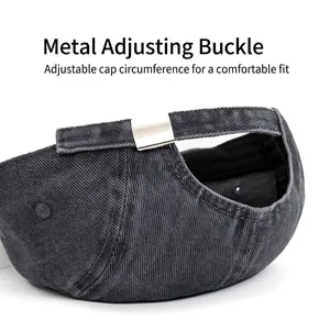 Vue arrière d'une casquette en coton gris avec boucle métallique réglable