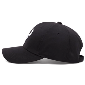 Casquette de baseball noire classique avec broderie bois blanche et design respirant