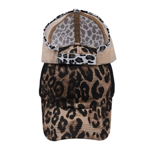 Berretto da baseball leopardato da donna con rete traspirante e foro per coda di cavallo