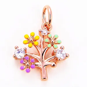 Pendentif fleur en or rose avec pétales en émail coloré et accents de zircon blanc