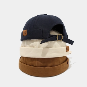 Bonnet miki japonais avec étiquette cuir DAD en marine, beige et marron avec boucle
