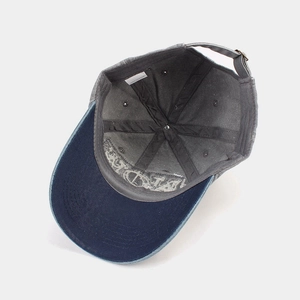 Dunkelblaue Vintage-Baseballkappe aus gewaschener Baumwolle mit verstellbarem Metallgurt
