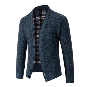 Herren Strickjacke in Dunkelblau meliert mit Karofutter und klassischem Knopfverschluss