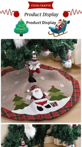 Détail du tapis de sapin de Noël en lin avec broderie Père Noël et bordure à carreaux