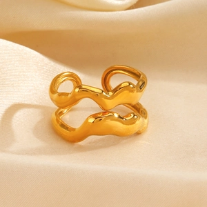 Minimalist wavy double-layer open ring in gold finish with fluid metallic texture