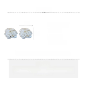 Detailed spec sheet of crystal flower tassel earrings with size 3x2cm and alloy material