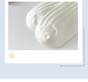 Détail de la couture sans couture aux orteils sur chaussettes en coton blanc