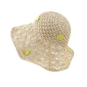 Chapeau de paille d'été pour femmes avec fleurs jaunes et bordure ajourée chic