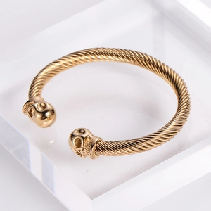 Bracciale rigido dorato a fune con teschi in acciaio inossidabile placcato oro