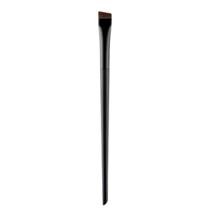 Pinceau biseauté avec manche noir mat pour l'application de l'eyeliner et des sourcils