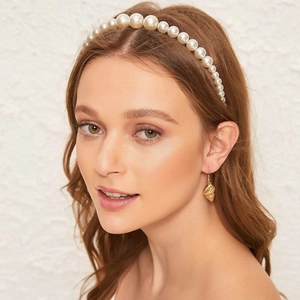 Elegant faux pearl headband with matching golden seashell earrings for women