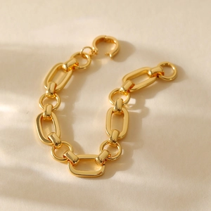 Chic 18K gold plated chain bracelet with oval links and large lobster clasp closure