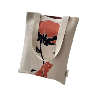 Chic cream knitted tote bag featuring a red cat and floral pattern in high-density knit