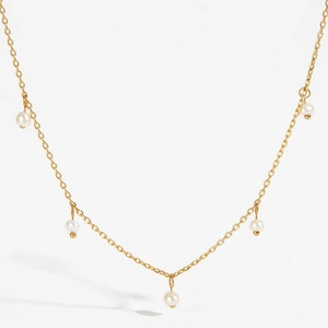 Elegante collana in acciaio inossidabile dorato con cinque delicate perle d'acqua dolce